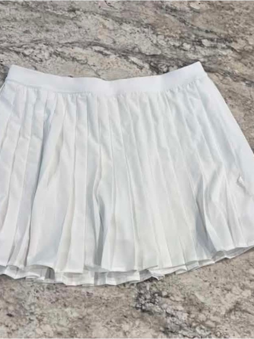 EUC Lululemon athletica White Pleated Mini Skort